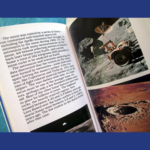 Book - Astronomy: A Peterson Field Guide - Picture 8 of 13